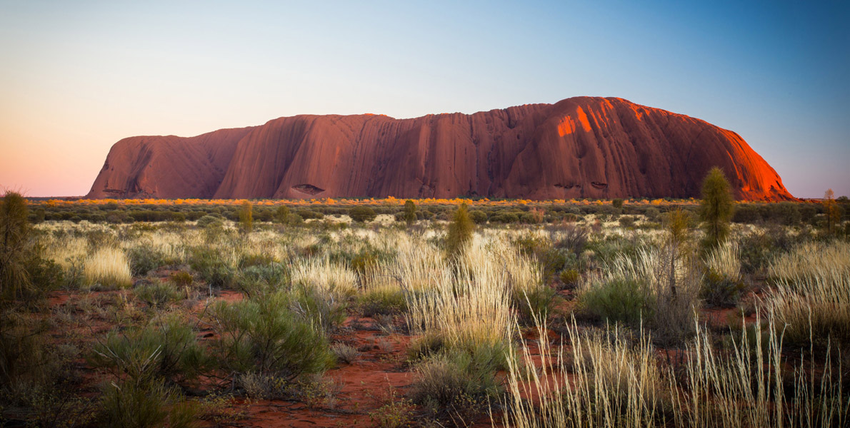 Tourists flock to Uluru as ban on climbing get closer