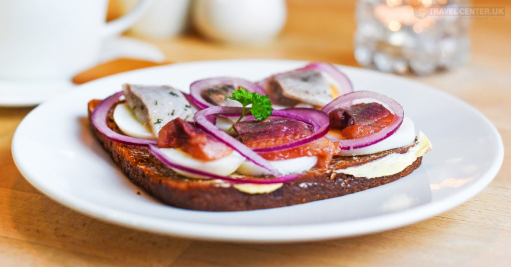 Dishes to try in Iceland - Hot Spring Rye Bread