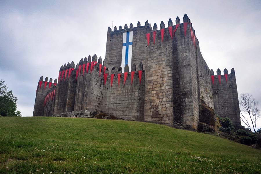 things to do in Portugal - Castelo de Guimaraes
